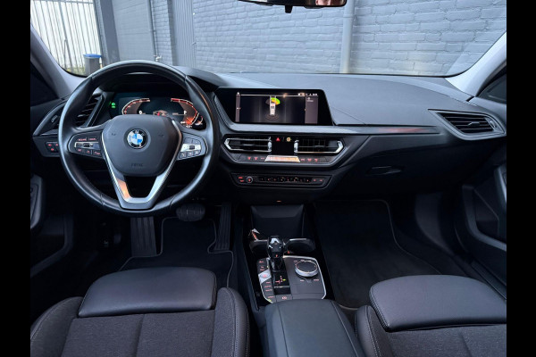 BMW 1-serie 118i Executive Edition | M SPORT | CARPLAY | LEER | MULTI STUUR | TREKHAAK