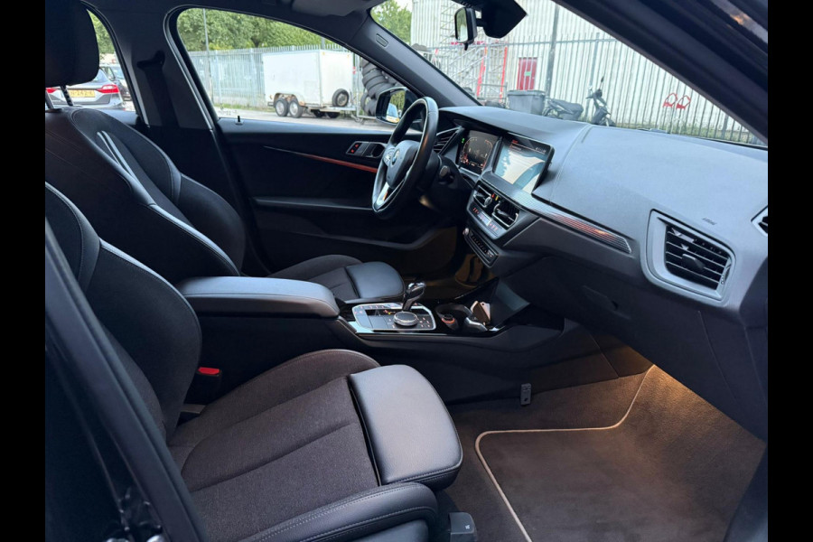 BMW 1-serie 118i Executive Edition | M SPORT | CARPLAY | LEER | MULTI STUUR | TREKHAAK