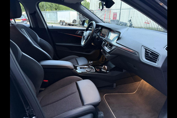 BMW 1-serie 118i Executive Edition | M SPORT | CARPLAY | LEER | MULTI STUUR | TREKHAAK