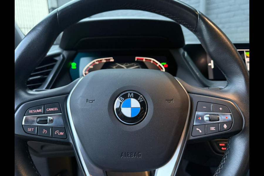 BMW 1-serie 118i Executive Edition | M SPORT | CARPLAY | LEER | MULTI STUUR | TREKHAAK