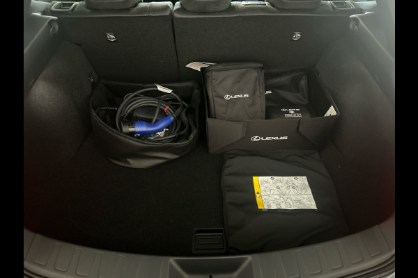 Lexus UX 300e Business Line 73 kWh | Nieuwprijs € 55.100,00, 45% korting | Adaptieve cruise control | Achteruitrijcamera | Premium kwaliteit voor een topprijs