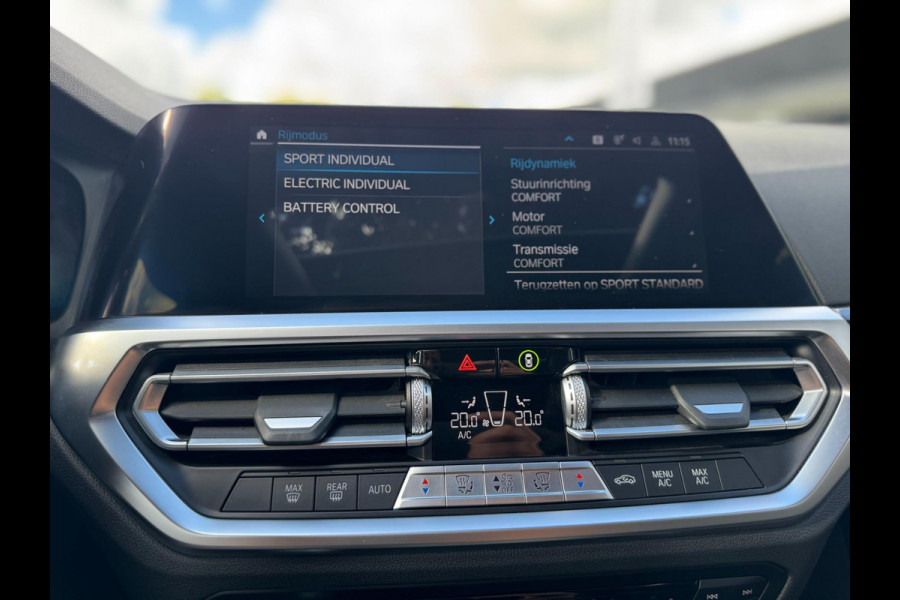 BMW 3 Serie Touring 330e xDrive High Executive Panorama Leder Camera
