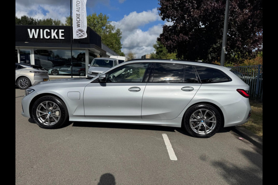 BMW 3 Serie Touring 330e xDrive High Executive Panorama Leder Camera