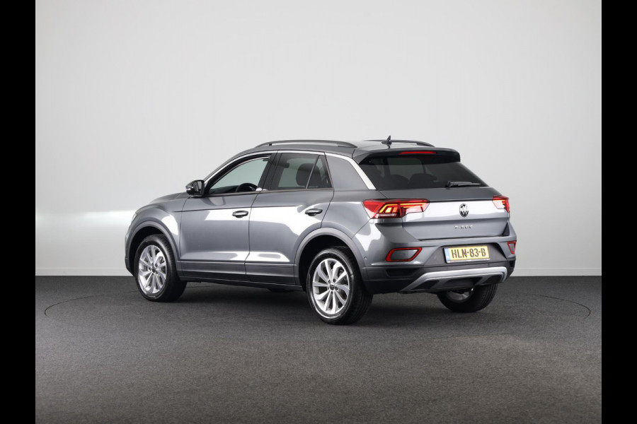 Volkswagen T-Roc Life Edition 1.5 110 kW / 150 pk TSI SUV 7 versn. | Verlengde garantie | Navigatie via App | Parkeersensoren (Park assist) | Achteruitrijcamera | Adaptieve cruise control |