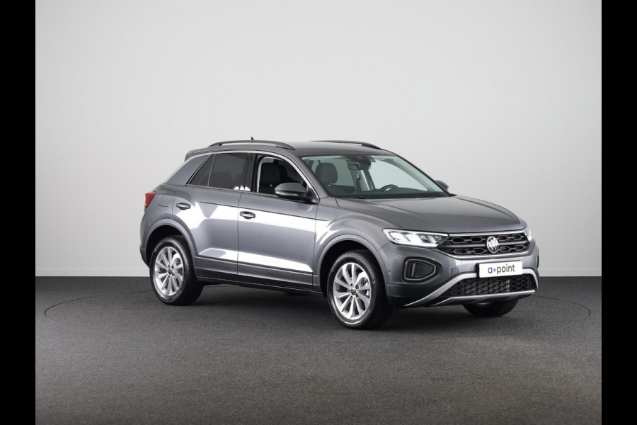 Volkswagen T-Roc Life Edition 1.5 110 kW / 150 pk TSI SUV 7 versn. | Verlengde garantie | Navigatie via App | Parkeersensoren (Park assist) | Achteruitrijcamera | Adaptieve cruise control |