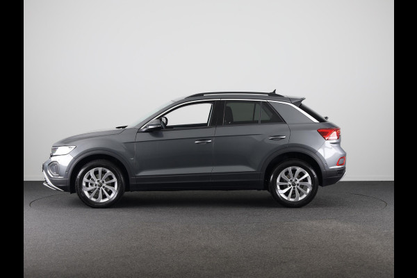 Volkswagen T-Roc Life Edition 1.5 110 kW / 150 pk TSI SUV 7 versn. | Verlengde garantie | Navigatie via App | Parkeersensoren (Park assist) | Achteruitrijcamera | Adaptieve cruise control |