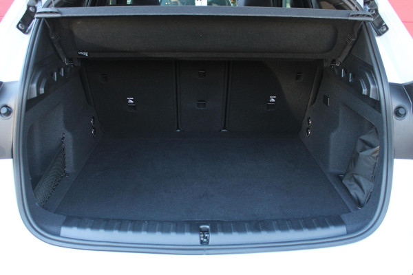 BMW X1 xDrive30e M-SPORT | PANORAMISCH SCHUIF/KANTEL DAK | ELEKTRISCH WEGKLAPBARE TREKHAAK | HARMAN/KARDON AUDIO SYSTEM | ALARMINSTALLATIE | ELEKTRISCH BEDIENBARE VOORSTOELEN MET GEHEUGENFUNCTIE "ACTIEVE ZITPLAATSEN" | STOEL VERWARMING | DRIVING ASSISTANT PROFESSIONAL MET O.A. ACTIVE LANE ASSIST | HARMAN HARDON AUDIO SYSTEM | SHADOW LINE | INNOVATION PAKKET MET O.A. 3D VIEW CAMERA'S, ADAPTIEVE LED KOPLAMPEN, HEAD UP DISPLAY, BMW LIVE PROFFESIONAL DASHBOARD, DRAADLOZE TELEFOONLADER | NAVIGATIE | DRAADLOZE APPLE CARPLAY/ANDROID AUTO | DAB+ RADIO | ELEKTRISCH BEDIENBARE ACHTERKL