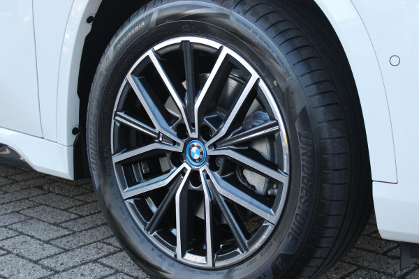 BMW X1 xDrive30e M-SPORT | PANORAMISCH SCHUIF/KANTEL DAK | ELEKTRISCH WEGKLAPBARE TREKHAAK | HARMAN/KARDON AUDIO SYSTEM | ALARMINSTALLATIE | ELEKTRISCH BEDIENBARE VOORSTOELEN MET GEHEUGENFUNCTIE "ACTIEVE ZITPLAATSEN" | STOEL VERWARMING | DRIVING ASSISTANT PROFESSIONAL MET O.A. ACTIVE LANE ASSIST | HARMAN HARDON AUDIO SYSTEM | SHADOW LINE | INNOVATION PAKKET MET O.A. 3D VIEW CAMERA'S, ADAPTIEVE LED KOPLAMPEN, HEAD UP DISPLAY, BMW LIVE PROFFESIONAL DASHBOARD, DRAADLOZE TELEFOONLADER | NAVIGATIE | DRAADLOZE APPLE CARPLAY/ANDROID AUTO | DAB+ RADIO | ELEKTRISCH BEDIENBARE ACHTERKL