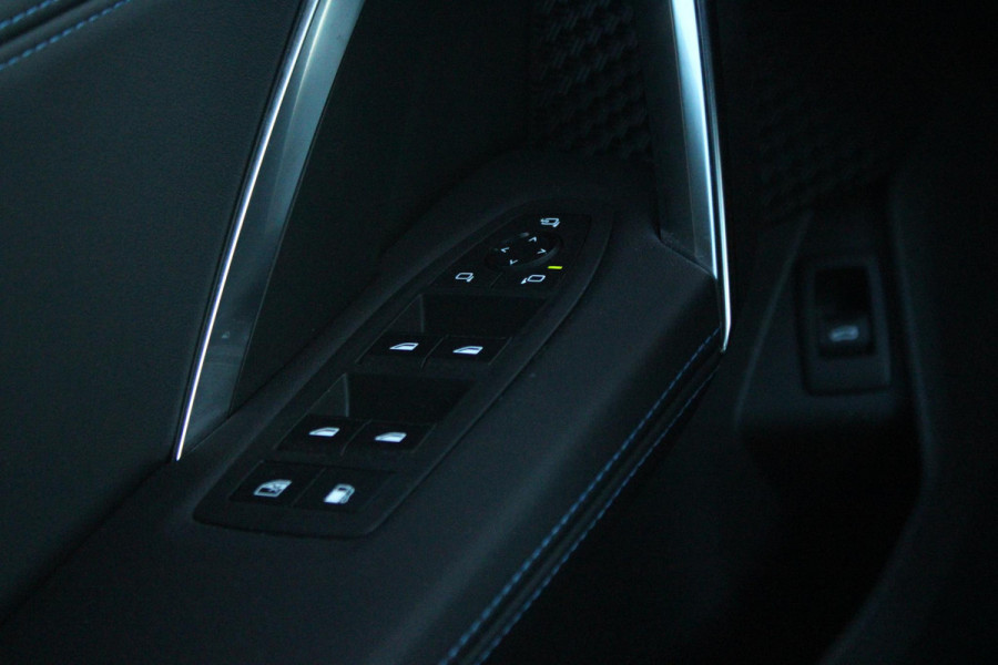 BMW X1 xDrive30e M-SPORT | PANORAMISCH SCHUIF/KANTEL DAK | ELEKTRISCH WEGKLAPBARE TREKHAAK | HARMAN/KARDON AUDIO SYSTEM | ALARMINSTALLATIE | ELEKTRISCH BEDIENBARE VOORSTOELEN MET GEHEUGENFUNCTIE "ACTIEVE ZITPLAATSEN" | STOEL VERWARMING | DRIVING ASSISTANT PROFESSIONAL MET O.A. ACTIVE LANE ASSIST | HARMAN HARDON AUDIO SYSTEM | SHADOW LINE | INNOVATION PAKKET MET O.A. 3D VIEW CAMERA'S, ADAPTIEVE LED KOPLAMPEN, HEAD UP DISPLAY, BMW LIVE PROFFESIONAL DASHBOARD, DRAADLOZE TELEFOONLADER | NAVIGATIE | DRAADLOZE APPLE CARPLAY/ANDROID AUTO | DAB+ RADIO | ELEKTRISCH BEDIENBARE ACHTERKL