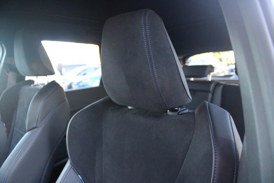 BMW X1 xDrive30e M-SPORT | PANORAMISCH SCHUIF/KANTEL DAK | ELEKTRISCH WEGKLAPBARE TREKHAAK | HARMAN/KARDON AUDIO SYSTEM | ALARMINSTALLATIE | ELEKTRISCH BEDIENBARE VOORSTOELEN MET GEHEUGENFUNCTIE "ACTIEVE ZITPLAATSEN" | STOEL VERWARMING | DRIVING ASSISTANT PROFESSIONAL MET O.A. ACTIVE LANE ASSIST | HARMAN HARDON AUDIO SYSTEM | SHADOW LINE | INNOVATION PAKKET MET O.A. 3D VIEW CAMERA'S, ADAPTIEVE LED KOPLAMPEN, HEAD UP DISPLAY, BMW LIVE PROFFESIONAL DASHBOARD, DRAADLOZE TELEFOONLADER | NAVIGATIE | DRAADLOZE APPLE CARPLAY/ANDROID AUTO | DAB+ RADIO | ELEKTRISCH BEDIENBARE ACHTERKL