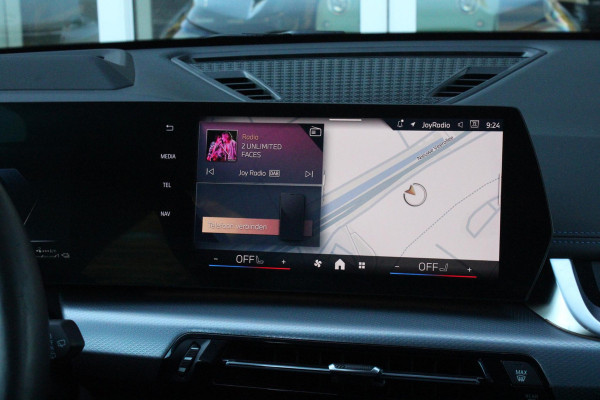 BMW X1 xDrive30e M-SPORT | PANORAMISCH SCHUIF/KANTEL DAK | ELEKTRISCH WEGKLAPBARE TREKHAAK | HARMAN/KARDON AUDIO SYSTEM | ALARMINSTALLATIE | ELEKTRISCH BEDIENBARE VOORSTOELEN MET GEHEUGENFUNCTIE "ACTIEVE ZITPLAATSEN" | STOEL VERWARMING | DRIVING ASSISTANT PROFESSIONAL MET O.A. ACTIVE LANE ASSIST | HARMAN HARDON AUDIO SYSTEM | SHADOW LINE | INNOVATION PAKKET MET O.A. 3D VIEW CAMERA'S, ADAPTIEVE LED KOPLAMPEN, HEAD UP DISPLAY, BMW LIVE PROFFESIONAL DASHBOARD, DRAADLOZE TELEFOONLADER | NAVIGATIE | DRAADLOZE APPLE CARPLAY/ANDROID AUTO | DAB+ RADIO | ELEKTRISCH BEDIENBARE ACHTERKL