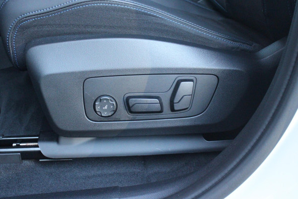 BMW X1 xDrive30e M-SPORT | PANORAMISCH SCHUIF/KANTEL DAK | ELEKTRISCH WEGKLAPBARE TREKHAAK | HARMAN/KARDON AUDIO SYSTEM | ALARMINSTALLATIE | ELEKTRISCH BEDIENBARE VOORSTOELEN MET GEHEUGENFUNCTIE "ACTIEVE ZITPLAATSEN" | STOEL VERWARMING | DRIVING ASSISTANT PROFESSIONAL MET O.A. ACTIVE LANE ASSIST | HARMAN HARDON AUDIO SYSTEM | SHADOW LINE | INNOVATION PAKKET MET O.A. 3D VIEW CAMERA'S, ADAPTIEVE LED KOPLAMPEN, HEAD UP DISPLAY, BMW LIVE PROFFESIONAL DASHBOARD, DRAADLOZE TELEFOONLADER | NAVIGATIE | DRAADLOZE APPLE CARPLAY/ANDROID AUTO | DAB+ RADIO | ELEKTRISCH BEDIENBARE ACHTERKL