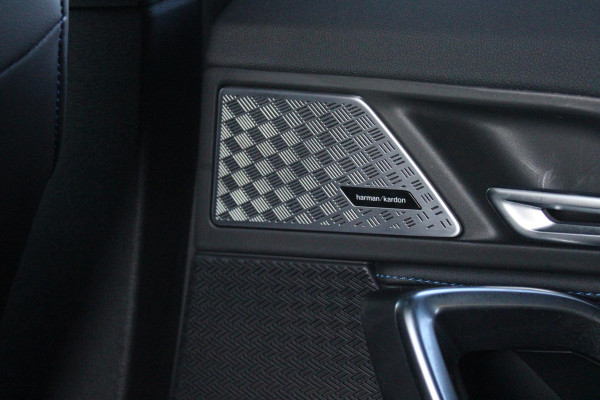 BMW X1 xDrive30e M-SPORT | PANORAMISCH SCHUIF/KANTEL DAK | ELEKTRISCH WEGKLAPBARE TREKHAAK | HARMAN/KARDON AUDIO SYSTEM | ALARMINSTALLATIE | ELEKTRISCH BEDIENBARE VOORSTOELEN MET GEHEUGENFUNCTIE "ACTIEVE ZITPLAATSEN" | STOEL VERWARMING | DRIVING ASSISTANT PROFESSIONAL MET O.A. ACTIVE LANE ASSIST | HARMAN HARDON AUDIO SYSTEM | SHADOW LINE | INNOVATION PAKKET MET O.A. 3D VIEW CAMERA'S, ADAPTIEVE LED KOPLAMPEN, HEAD UP DISPLAY, BMW LIVE PROFFESIONAL DASHBOARD, DRAADLOZE TELEFOONLADER | NAVIGATIE | DRAADLOZE APPLE CARPLAY/ANDROID AUTO | DAB+ RADIO | ELEKTRISCH BEDIENBARE ACHTERKL