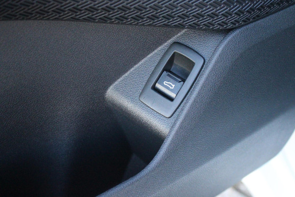 BMW X1 xDrive30e M-SPORT | PANORAMISCH SCHUIF/KANTEL DAK | ELEKTRISCH WEGKLAPBARE TREKHAAK | HARMAN/KARDON AUDIO SYSTEM | ALARMINSTALLATIE | ELEKTRISCH BEDIENBARE VOORSTOELEN MET GEHEUGENFUNCTIE "ACTIEVE ZITPLAATSEN" | STOEL VERWARMING | DRIVING ASSISTANT PROFESSIONAL MET O.A. ACTIVE LANE ASSIST | HARMAN HARDON AUDIO SYSTEM | SHADOW LINE | INNOVATION PAKKET MET O.A. 3D VIEW CAMERA'S, ADAPTIEVE LED KOPLAMPEN, HEAD UP DISPLAY, BMW LIVE PROFFESIONAL DASHBOARD, DRAADLOZE TELEFOONLADER | NAVIGATIE | DRAADLOZE APPLE CARPLAY/ANDROID AUTO | DAB+ RADIO | ELEKTRISCH BEDIENBARE ACHTERKL