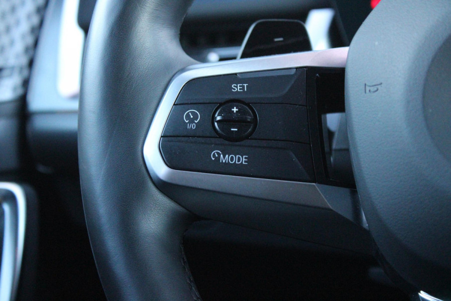 BMW X1 xDrive30e M-SPORT | PANORAMISCH SCHUIF/KANTEL DAK | ELEKTRISCH WEGKLAPBARE TREKHAAK | HARMAN/KARDON AUDIO SYSTEM | ALARMINSTALLATIE | ELEKTRISCH BEDIENBARE VOORSTOELEN MET GEHEUGENFUNCTIE "ACTIEVE ZITPLAATSEN" | STOEL VERWARMING | DRIVING ASSISTANT PROFESSIONAL MET O.A. ACTIVE LANE ASSIST | HARMAN HARDON AUDIO SYSTEM | SHADOW LINE | INNOVATION PAKKET MET O.A. 3D VIEW CAMERA'S, ADAPTIEVE LED KOPLAMPEN, HEAD UP DISPLAY, BMW LIVE PROFFESIONAL DASHBOARD, DRAADLOZE TELEFOONLADER | NAVIGATIE | DRAADLOZE APPLE CARPLAY/ANDROID AUTO | DAB+ RADIO | ELEKTRISCH BEDIENBARE ACHTERKL