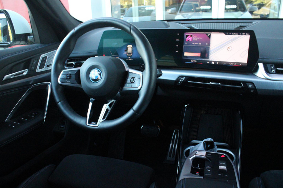 BMW X1 xDrive30e M-SPORT | PANORAMISCH SCHUIF/KANTEL DAK | ELEKTRISCH WEGKLAPBARE TREKHAAK | HARMAN/KARDON AUDIO SYSTEM | ALARMINSTALLATIE | ELEKTRISCH BEDIENBARE VOORSTOELEN MET GEHEUGENFUNCTIE "ACTIEVE ZITPLAATSEN" | STOEL VERWARMING | DRIVING ASSISTANT PROFESSIONAL MET O.A. ACTIVE LANE ASSIST | HARMAN HARDON AUDIO SYSTEM | SHADOW LINE | INNOVATION PAKKET MET O.A. 3D VIEW CAMERA'S, ADAPTIEVE LED KOPLAMPEN, HEAD UP DISPLAY, BMW LIVE PROFFESIONAL DASHBOARD, DRAADLOZE TELEFOONLADER | NAVIGATIE | DRAADLOZE APPLE CARPLAY/ANDROID AUTO | DAB+ RADIO | ELEKTRISCH BEDIENBARE ACHTERKL