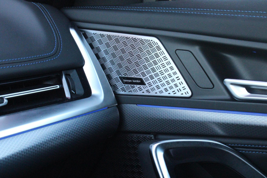 BMW X1 xDrive30e M-SPORT | PANORAMISCH SCHUIF/KANTEL DAK | ELEKTRISCH WEGKLAPBARE TREKHAAK | HARMAN/KARDON AUDIO SYSTEM | ALARMINSTALLATIE | ELEKTRISCH BEDIENBARE VOORSTOELEN MET GEHEUGENFUNCTIE "ACTIEVE ZITPLAATSEN" | STOEL VERWARMING | DRIVING ASSISTANT PROFESSIONAL MET O.A. ACTIVE LANE ASSIST | HARMAN HARDON AUDIO SYSTEM | SHADOW LINE | INNOVATION PAKKET MET O.A. 3D VIEW CAMERA'S, ADAPTIEVE LED KOPLAMPEN, HEAD UP DISPLAY, BMW LIVE PROFFESIONAL DASHBOARD, DRAADLOZE TELEFOONLADER | NAVIGATIE | DRAADLOZE APPLE CARPLAY/ANDROID AUTO | DAB+ RADIO | ELEKTRISCH BEDIENBARE ACHTERKL