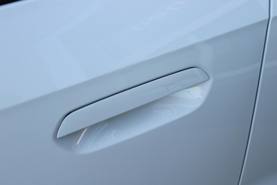 BMW X1 xDrive30e M-SPORT | PANORAMISCH SCHUIF/KANTEL DAK | ELEKTRISCH WEGKLAPBARE TREKHAAK | HARMAN/KARDON AUDIO SYSTEM | ALARMINSTALLATIE | ELEKTRISCH BEDIENBARE VOORSTOELEN MET GEHEUGENFUNCTIE "ACTIEVE ZITPLAATSEN" | STOEL VERWARMING | DRIVING ASSISTANT PROFESSIONAL MET O.A. ACTIVE LANE ASSIST | HARMAN HARDON AUDIO SYSTEM | SHADOW LINE | INNOVATION PAKKET MET O.A. 3D VIEW CAMERA'S, ADAPTIEVE LED KOPLAMPEN, HEAD UP DISPLAY, BMW LIVE PROFFESIONAL DASHBOARD, DRAADLOZE TELEFOONLADER | NAVIGATIE | DRAADLOZE APPLE CARPLAY/ANDROID AUTO | DAB+ RADIO | ELEKTRISCH BEDIENBARE ACHTERKL