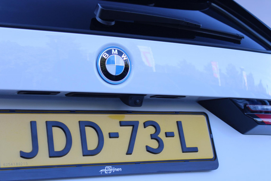 BMW X1 xDrive30e M-SPORT | PANORAMISCH SCHUIF/KANTEL DAK | ELEKTRISCH WEGKLAPBARE TREKHAAK | HARMAN/KARDON AUDIO SYSTEM | ALARMINSTALLATIE | ELEKTRISCH BEDIENBARE VOORSTOELEN MET GEHEUGENFUNCTIE "ACTIEVE ZITPLAATSEN" | STOEL VERWARMING | DRIVING ASSISTANT PROFESSIONAL MET O.A. ACTIVE LANE ASSIST | HARMAN HARDON AUDIO SYSTEM | SHADOW LINE | INNOVATION PAKKET MET O.A. 3D VIEW CAMERA'S, ADAPTIEVE LED KOPLAMPEN, HEAD UP DISPLAY, BMW LIVE PROFFESIONAL DASHBOARD, DRAADLOZE TELEFOONLADER | NAVIGATIE | DRAADLOZE APPLE CARPLAY/ANDROID AUTO | DAB+ RADIO | ELEKTRISCH BEDIENBARE ACHTERKL