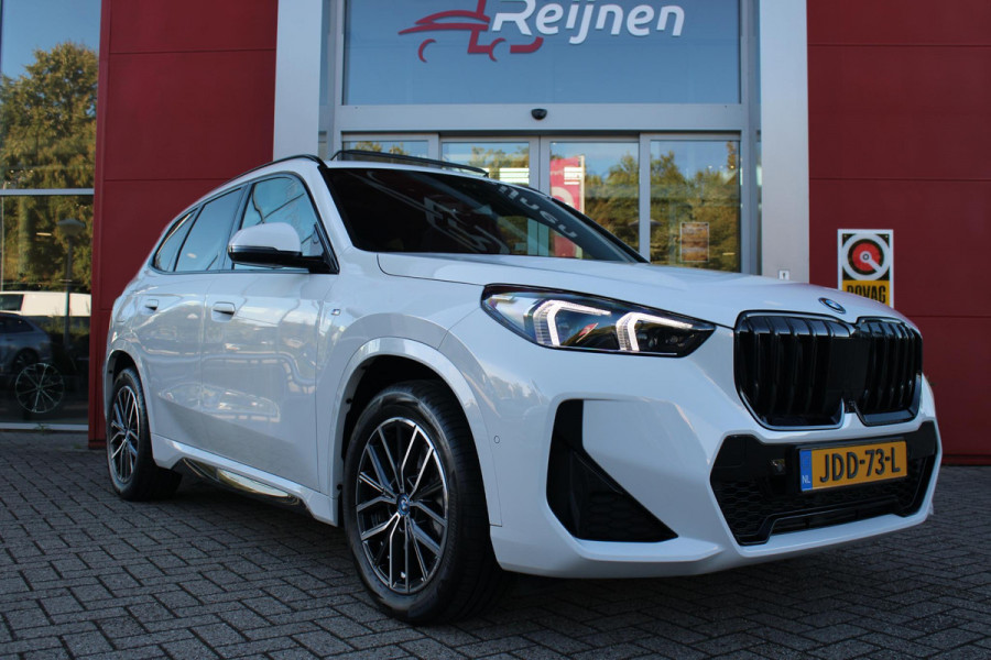 BMW X1 xDrive30e M-SPORT | PANORAMISCH SCHUIF/KANTEL DAK | ELEKTRISCH WEGKLAPBARE TREKHAAK | HARMAN/KARDON AUDIO SYSTEM | ALARMINSTALLATIE | ELEKTRISCH BEDIENBARE VOORSTOELEN MET GEHEUGENFUNCTIE "ACTIEVE ZITPLAATSEN" | STOEL VERWARMING | DRIVING ASSISTANT PROFESSIONAL MET O.A. ACTIVE LANE ASSIST | HARMAN HARDON AUDIO SYSTEM | SHADOW LINE | INNOVATION PAKKET MET O.A. 3D VIEW CAMERA'S, ADAPTIEVE LED KOPLAMPEN, HEAD UP DISPLAY, BMW LIVE PROFFESIONAL DASHBOARD, DRAADLOZE TELEFOONLADER | NAVIGATIE | DRAADLOZE APPLE CARPLAY/ANDROID AUTO | DAB+ RADIO | ELEKTRISCH BEDIENBARE ACHTERKL