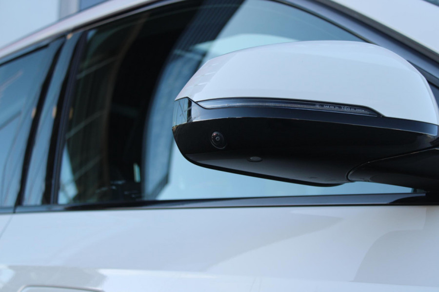 BMW X1 xDrive30e M-SPORT | PANORAMISCH SCHUIF/KANTEL DAK | ELEKTRISCH WEGKLAPBARE TREKHAAK | HARMAN/KARDON AUDIO SYSTEM | ALARMINSTALLATIE | ELEKTRISCH BEDIENBARE VOORSTOELEN MET GEHEUGENFUNCTIE "ACTIEVE ZITPLAATSEN" | STOEL VERWARMING | DRIVING ASSISTANT PROFESSIONAL MET O.A. ACTIVE LANE ASSIST | HARMAN HARDON AUDIO SYSTEM | SHADOW LINE | INNOVATION PAKKET MET O.A. 3D VIEW CAMERA'S, ADAPTIEVE LED KOPLAMPEN, HEAD UP DISPLAY, BMW LIVE PROFFESIONAL DASHBOARD, DRAADLOZE TELEFOONLADER | NAVIGATIE | DRAADLOZE APPLE CARPLAY/ANDROID AUTO | DAB+ RADIO | ELEKTRISCH BEDIENBARE ACHTERKL