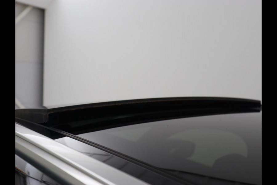 BMW 3-serie 330e xDrive Luxury Line | Panoramadak | Adaptive cruise | Stoelverwarming | Leder | Sportstoelen | Trekhaak | Sfeerverlichting | Live Cockpit | Carplay | Memory | PHEV | Plug In