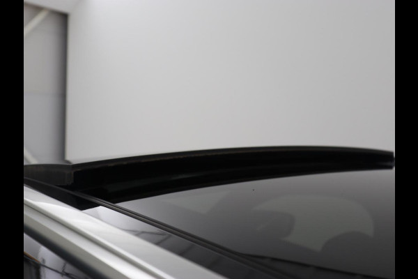 BMW 3-serie 330e xDrive Luxury Line | Panoramadak | Adaptive cruise | Stoelverwarming | Leder | Sportstoelen | Trekhaak | Sfeerverlichting | Live Cockpit | Carplay | Memory | PHEV | Plug In