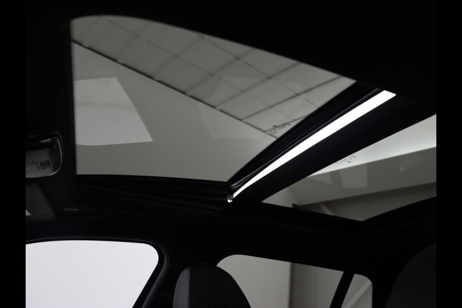 BMW 3-serie 330e xDrive Luxury Line | Panoramadak | Adaptive cruise | Stoelverwarming | Leder | Sportstoelen | Trekhaak | Sfeerverlichting | Live Cockpit | Carplay | Memory | PHEV | Plug In