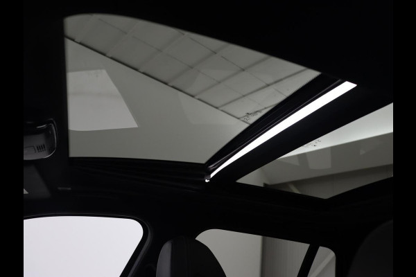 BMW 3-serie 330e xDrive Luxury Line | Panoramadak | Adaptive cruise | Stoelverwarming | Leder | Sportstoelen | Trekhaak | Sfeerverlichting | Live Cockpit | Carplay | Memory | PHEV | Plug In