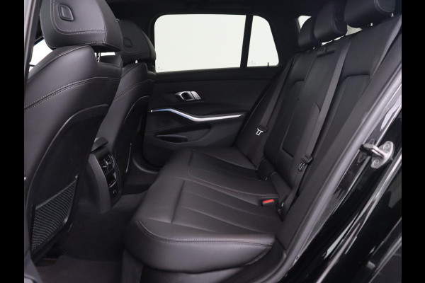 BMW 3-serie 330e xDrive Luxury Line | Panoramadak | Adaptive cruise | Stoelverwarming | Leder | Sportstoelen | Trekhaak | Sfeerverlichting | Live Cockpit | Carplay | Memory | PHEV | Plug In