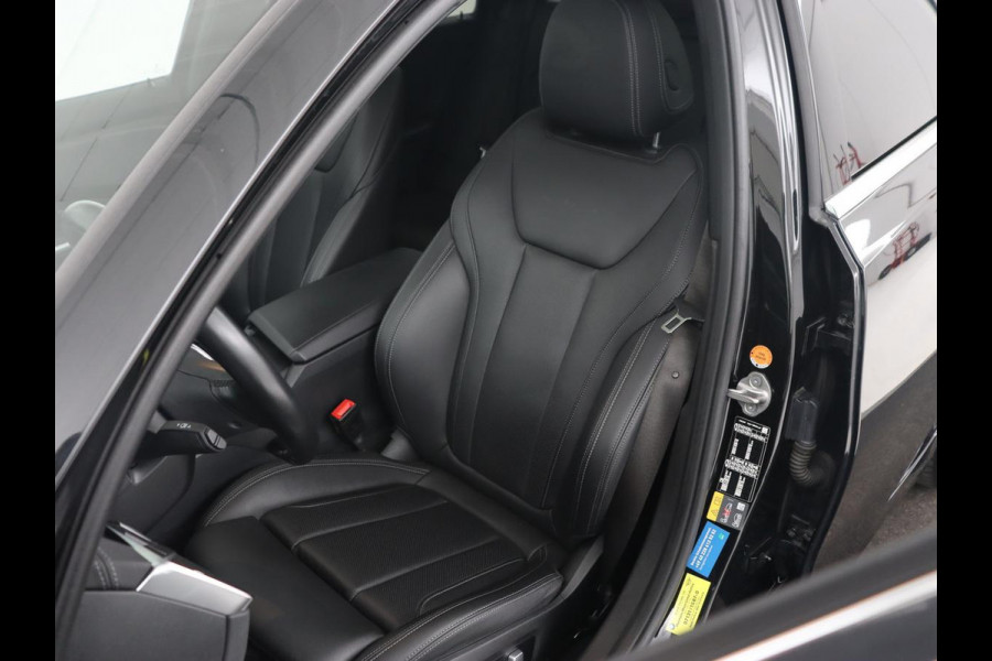 BMW 3-serie 330e xDrive Luxury Line | Panoramadak | Adaptive cruise | Stoelverwarming | Leder | Sportstoelen | Trekhaak | Sfeerverlichting | Live Cockpit | Carplay | Memory | PHEV | Plug In