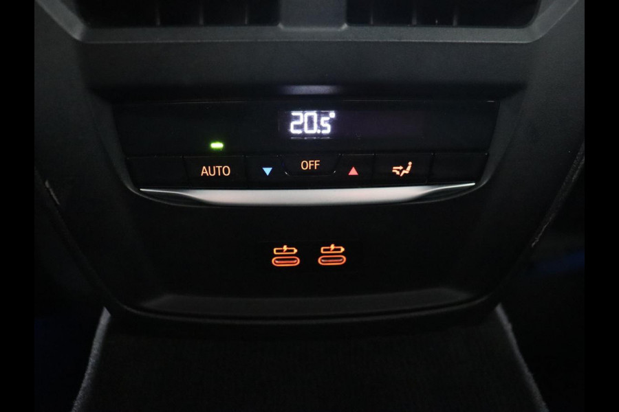 BMW 3-serie 330e xDrive Luxury Line | Panoramadak | Adaptive cruise | Stoelverwarming | Leder | Sportstoelen | Trekhaak | Sfeerverlichting | Live Cockpit | Carplay | Memory | PHEV | Plug In