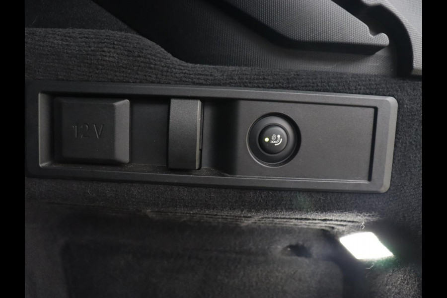 BMW 3-serie 330e xDrive Luxury Line | Panoramadak | Adaptive cruise | Stoelverwarming | Leder | Sportstoelen | Trekhaak | Sfeerverlichting | Live Cockpit | Carplay | Memory | PHEV | Plug In