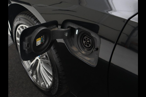 BMW 3-serie 330e xDrive Luxury Line | Panoramadak | Adaptive cruise | Stoelverwarming | Leder | Sportstoelen | Trekhaak | Sfeerverlichting | Live Cockpit | Carplay | Memory | PHEV | Plug In