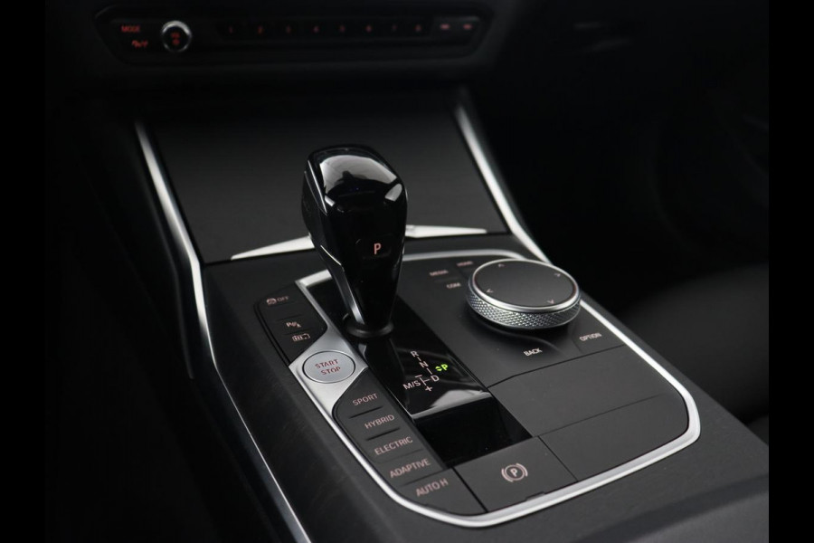 BMW 3-serie 330e xDrive Luxury Line | Panoramadak | Adaptive cruise | Stoelverwarming | Leder | Sportstoelen | Trekhaak | Sfeerverlichting | Live Cockpit | Carplay | Memory | PHEV | Plug In