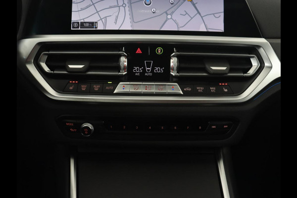 BMW 3-serie 330e xDrive Luxury Line | Panoramadak | Adaptive cruise | Stoelverwarming | Leder | Sportstoelen | Trekhaak | Sfeerverlichting | Live Cockpit | Carplay | Memory | PHEV | Plug In