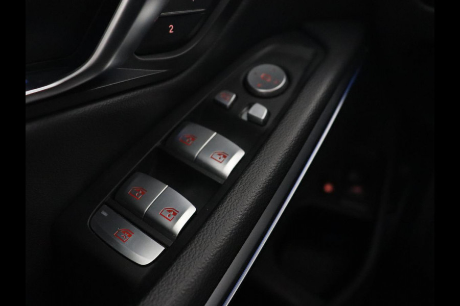 BMW 3-serie 330e xDrive Luxury Line | Panoramadak | Adaptive cruise | Stoelverwarming | Leder | Sportstoelen | Trekhaak | Sfeerverlichting | Live Cockpit | Carplay | Memory | PHEV | Plug In