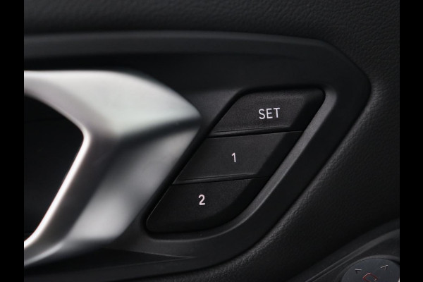 BMW 3-serie 330e xDrive Luxury Line | Panoramadak | Adaptive cruise | Stoelverwarming | Leder | Sportstoelen | Trekhaak | Sfeerverlichting | Live Cockpit | Carplay | Memory | PHEV | Plug In
