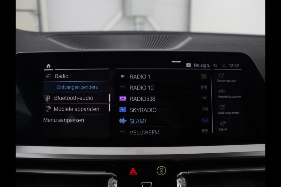BMW 3-serie 330e xDrive Luxury Line | Panoramadak | Adaptive cruise | Stoelverwarming | Leder | Sportstoelen | Trekhaak | Sfeerverlichting | Live Cockpit | Carplay | Memory | PHEV | Plug In