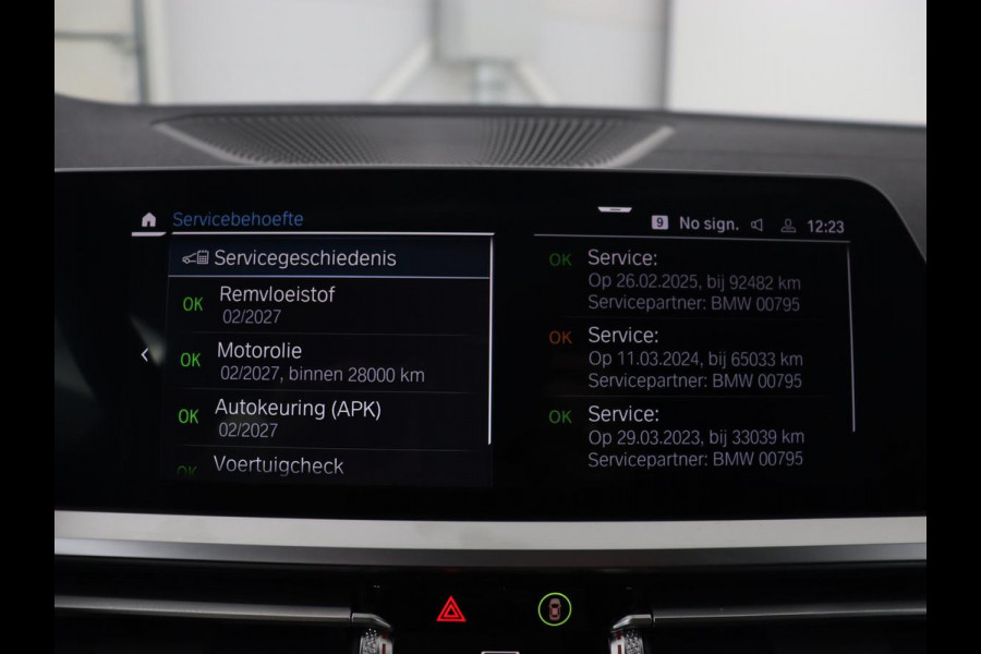 BMW 3-serie 330e xDrive Luxury Line | Panoramadak | Adaptive cruise | Stoelverwarming | Leder | Sportstoelen | Trekhaak | Sfeerverlichting | Live Cockpit | Carplay | Memory | PHEV | Plug In