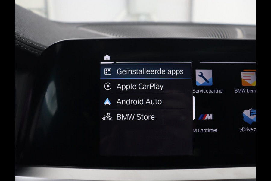 BMW 3-serie 330e xDrive Luxury Line | Panoramadak | Adaptive cruise | Stoelverwarming | Leder | Sportstoelen | Trekhaak | Sfeerverlichting | Live Cockpit | Carplay | Memory | PHEV | Plug In