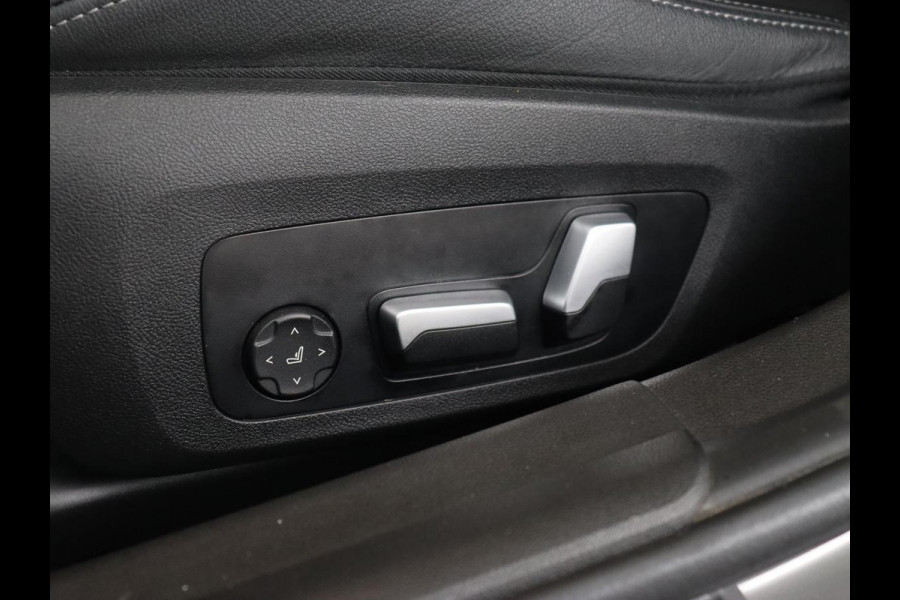 BMW 3-serie 330e xDrive Luxury Line | Panoramadak | Adaptive cruise | Stoelverwarming | Leder | Sportstoelen | Trekhaak | Sfeerverlichting | Live Cockpit | Carplay | Memory | PHEV | Plug In