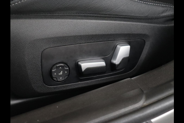BMW 3-serie 330e xDrive Luxury Line | Panoramadak | Adaptive cruise | Stoelverwarming | Leder | Sportstoelen | Trekhaak | Sfeerverlichting | Live Cockpit | Carplay | Memory | PHEV | Plug In