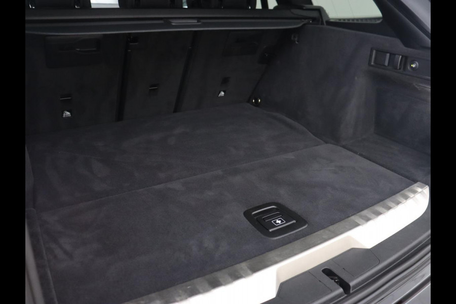 BMW 3-serie 330e xDrive Luxury Line | Panoramadak | Adaptive cruise | Stoelverwarming | Leder | Sportstoelen | Trekhaak | Sfeerverlichting | Live Cockpit | Carplay | Memory | PHEV | Plug In