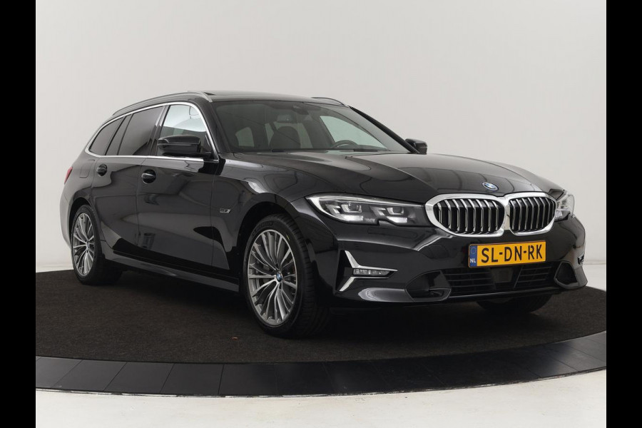BMW 3-serie 330e xDrive Luxury Line | Panoramadak | Adaptive cruise | Stoelverwarming | Leder | Sportstoelen | Trekhaak | Sfeerverlichting | Live Cockpit | Carplay | Memory | PHEV | Plug In