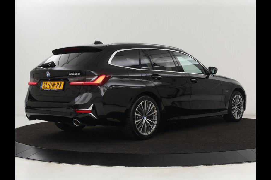 BMW 3-serie 330e xDrive Luxury Line | Panoramadak | Adaptive cruise | Stoelverwarming | Leder | Sportstoelen | Trekhaak | Sfeerverlichting | Live Cockpit | Carplay | Memory | PHEV | Plug In