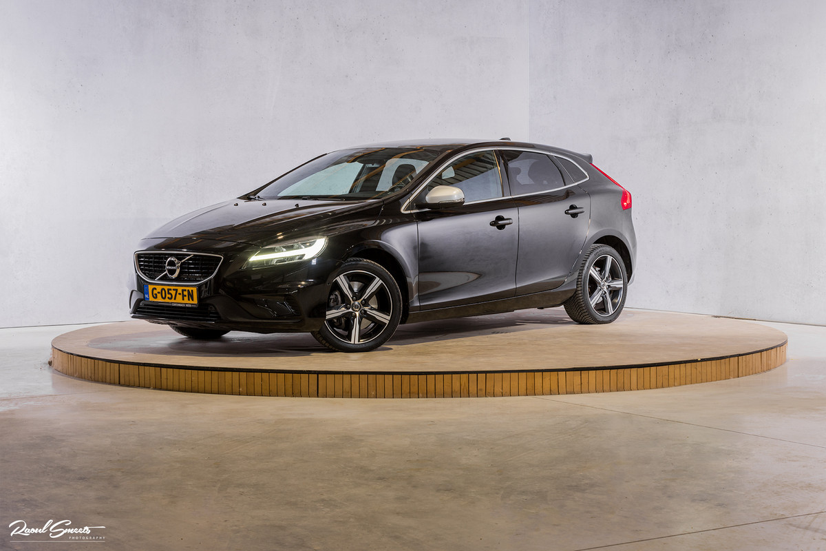 Volvo V40 1.5 T3 Polar+ Sport | R-design | Harman Kardon | Trekhaak.afnb | Keyless | Cruise control |
