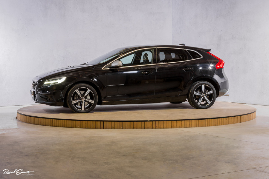 Volvo V40 1.5 T3 Polar+ Sport | R-design | Harman Kardon | Trekhaak.afnb | Keyless | Cruise control |