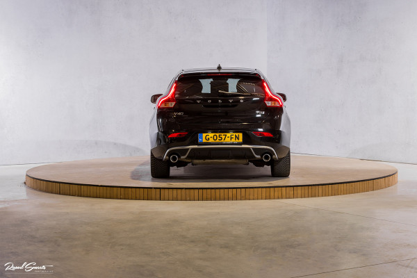 Volvo V40 1.5 T3 Polar+ Sport | R-design | Harman Kardon | Trekhaak.afnb | Keyless | Cruise control |