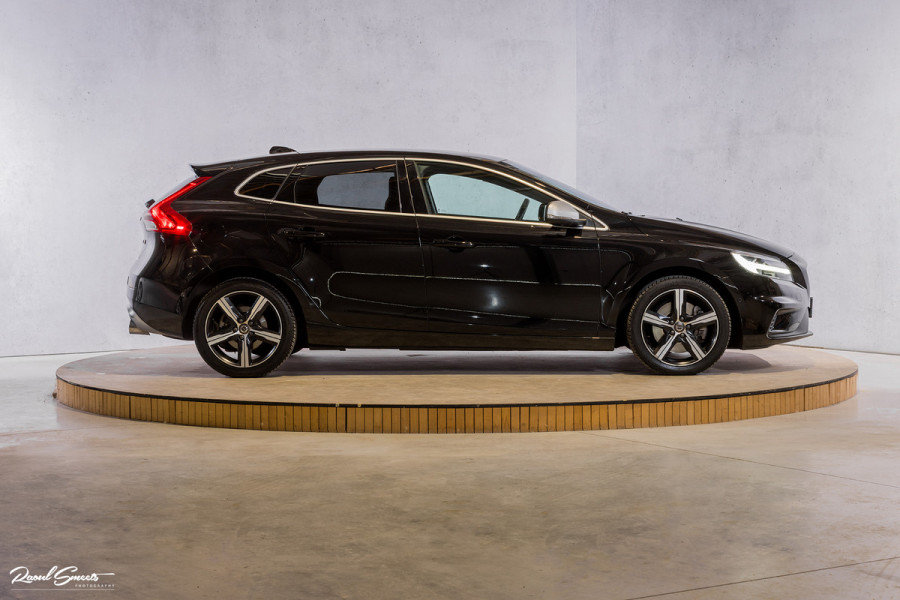 Volvo V40 1.5 T3 Polar+ Sport | R-design | Harman Kardon | Trekhaak.afnb | Keyless | Cruise control |